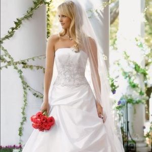 David’s Bridal V9202 Wedding Gown and Slip
